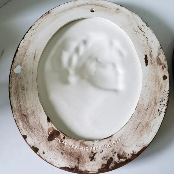 Vintage Set of 2 1975 Duncan Ceramics Cameo Lady Faces Wall Plaques. - Picture 8 of 12